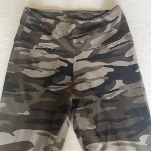 Express camo leggings size xs/tp